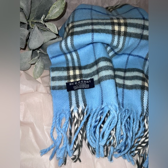 *MINT* Burberry London 100% Cashmere Scarf Made in England Blue Nova Check - Picture 2 of 13